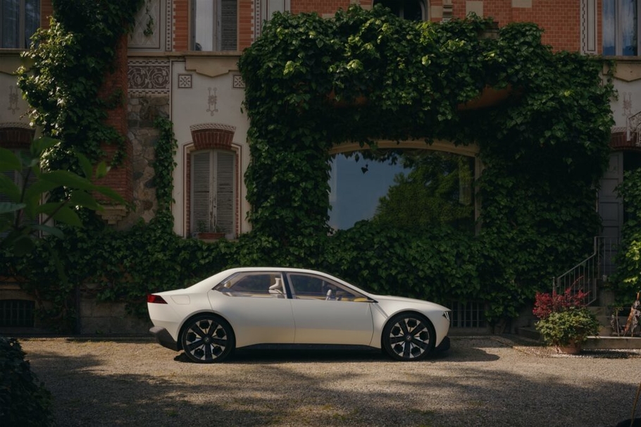 BMW показала какими будут новые автомобили световые ноздри и прозрачная крыша