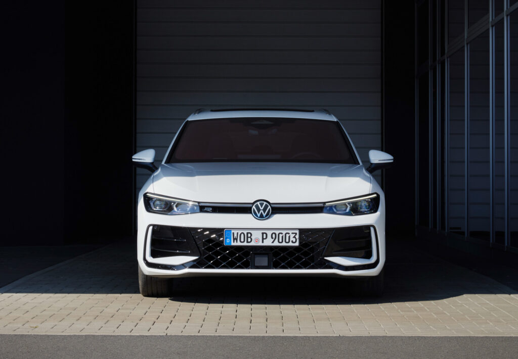 Новый Volkswagen Passat 2024: только универсал (фото и подробности)
