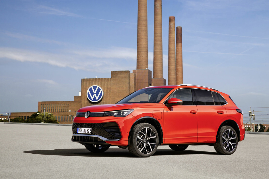 Новый Volkswagen Tiguan: 15-дюймовый экран, 272 силы и 100 км без бензина
