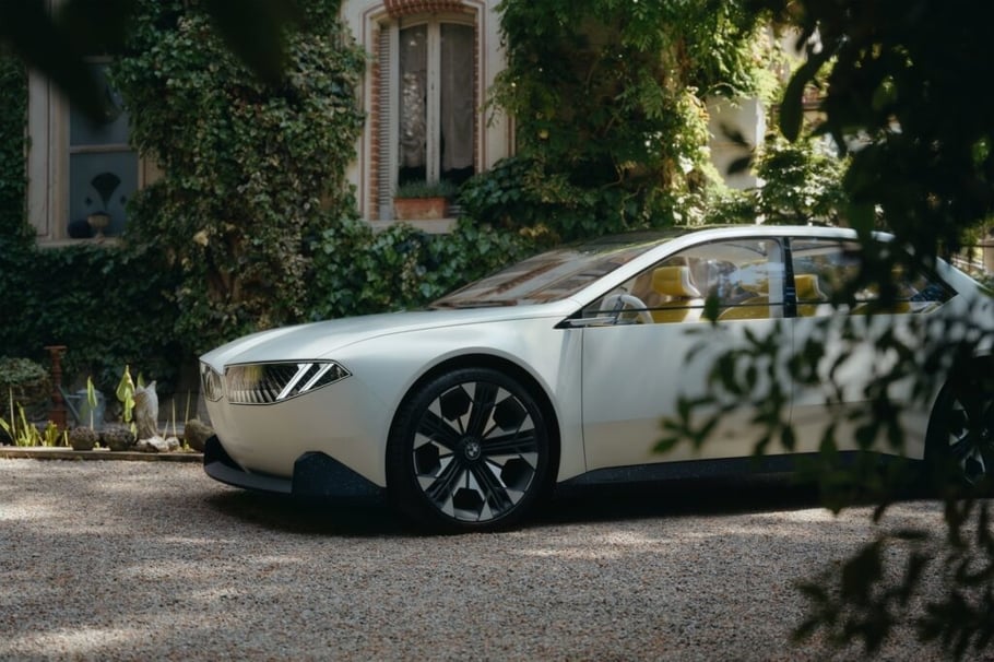 BMW показала какими будут новые автомобили световые ноздри и прозрачная крыша