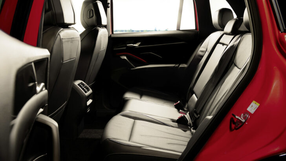 Новый Volkswagen Tiguan 15 дюймовый экран 272 силы и 100 км без бензина