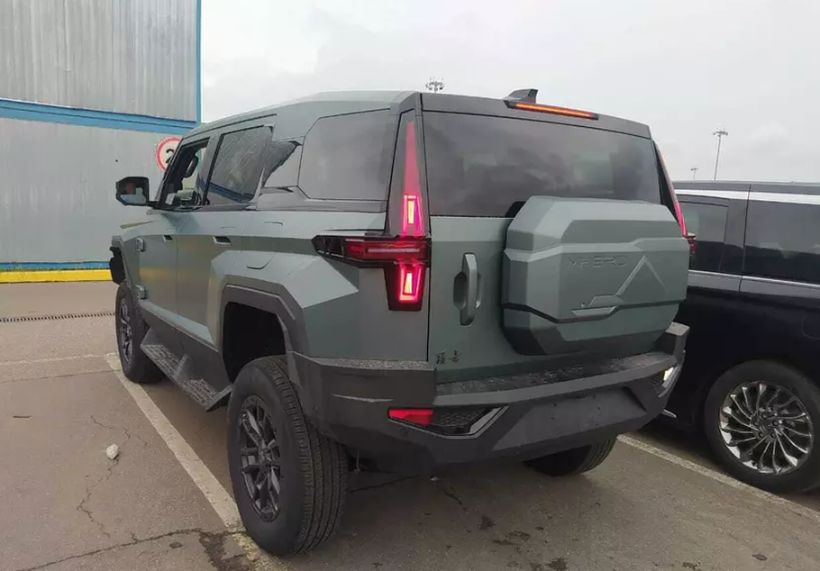 В Россию привезли китайский Hummer 5 метров 3 3 тонны и больше 1000 л с 