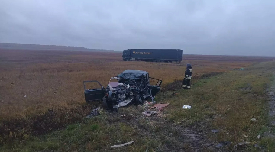 В Тюменской области в жестком ДТП с фурой погибли двое