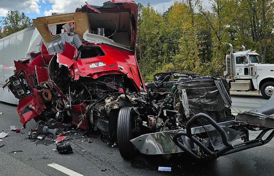 Дальнобойщик чудом выжил в страшной аварии