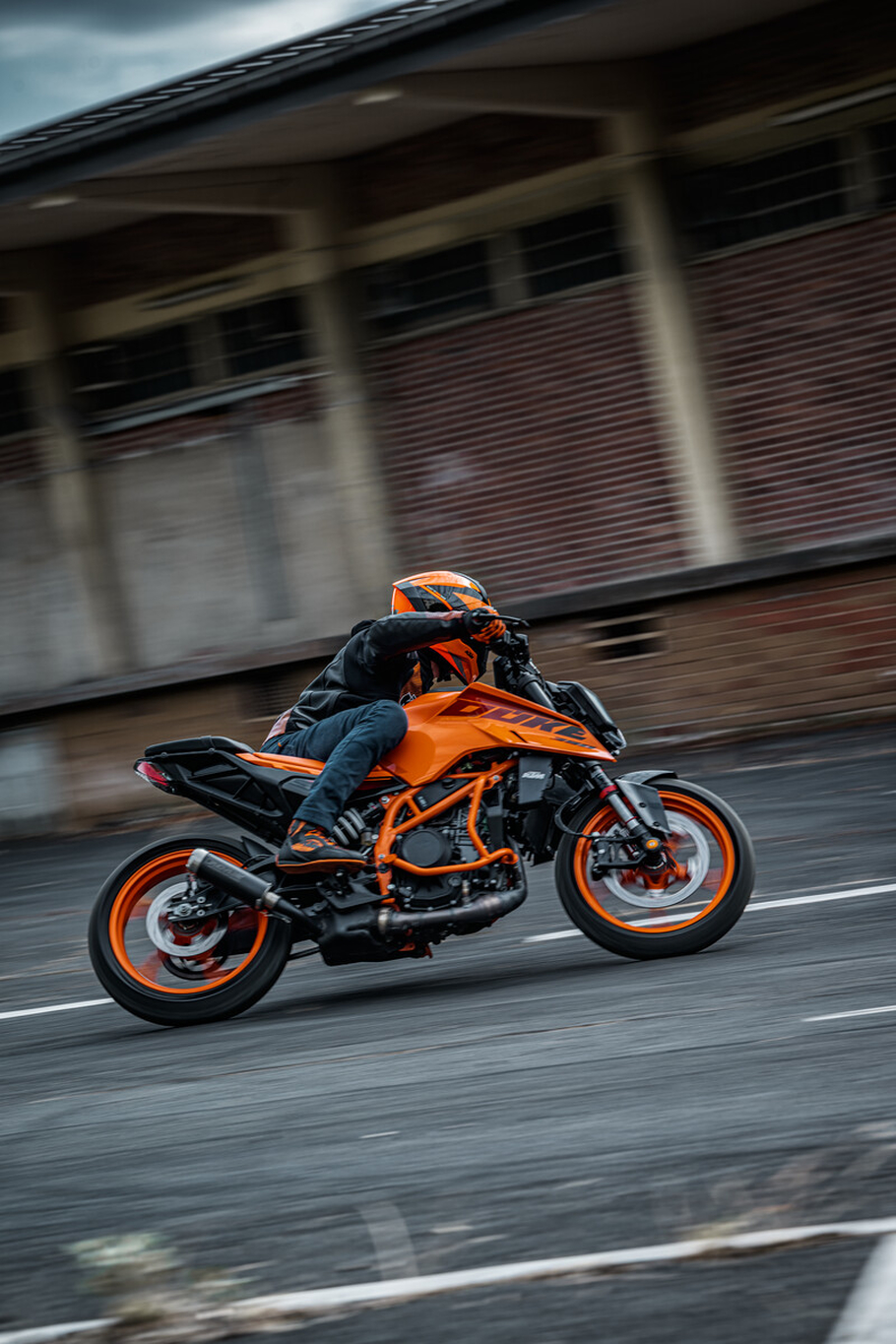 В Россию везут KTM 390 Duke нового поколения очередной мотосезон не за горами