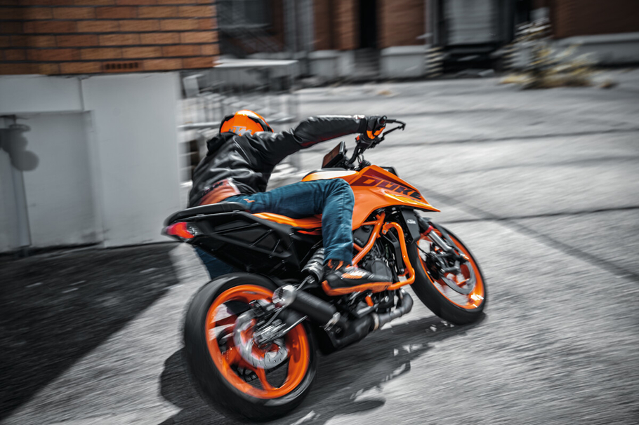 В Россию везут KTM 390 Duke нового поколения очередной мотосезон не за горами