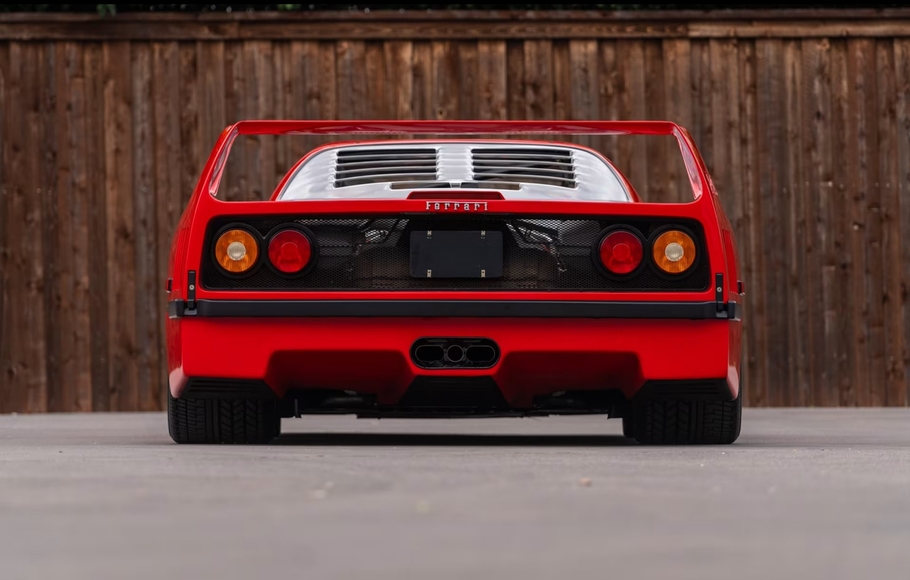 Ferrari F40 установил новый рекорд скорости от 0 до 1 млн долларов за 2 секунды